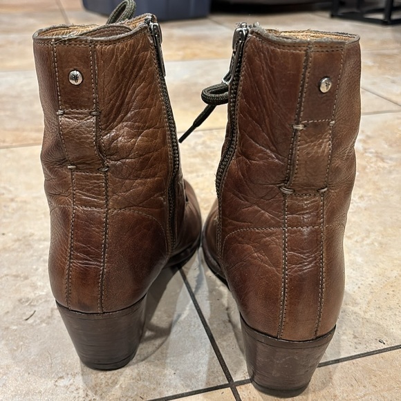 FRYE Zipper Up Soft Leather Bootie 2 inches Heels size 9 - Picture 5 of 14